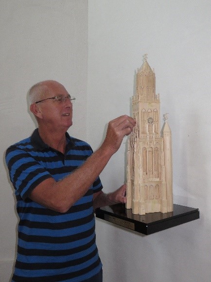 Nico Pot met houten toren